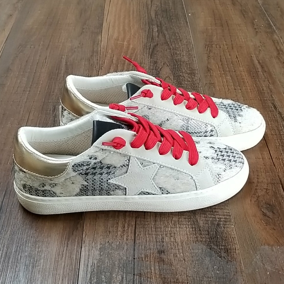 Steve Madden Women's Shoes Philosophy Sued… - Picture 3 of 4